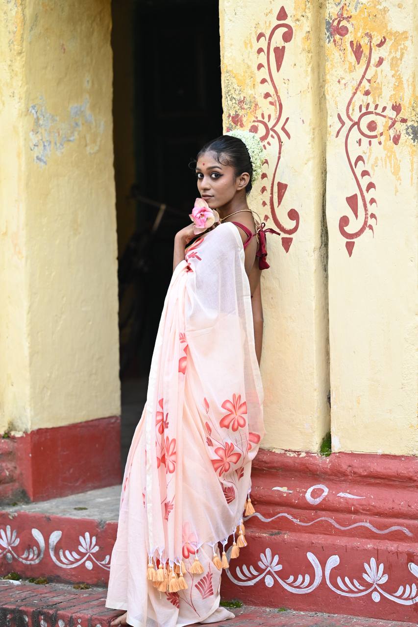 Hand-Painted Mul Cotton Saree – Blush Bloom - Image 4