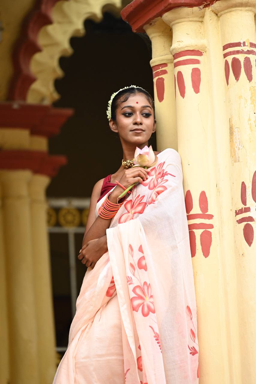 Hand-Painted Mul Cotton Saree – Blush Bloom - Image 2