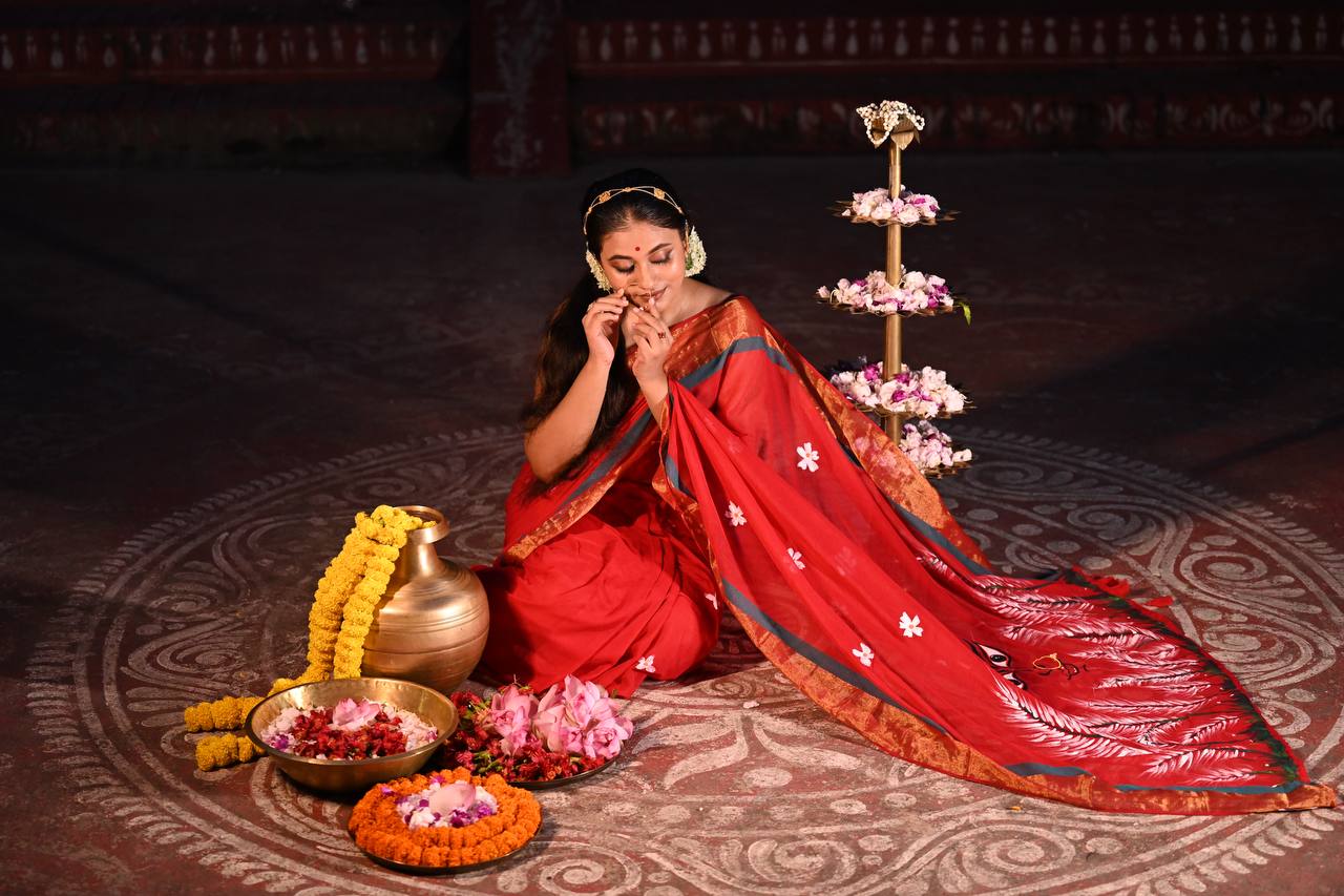 Hand-Painted Red Cotton Saree – Shubho - Image 3