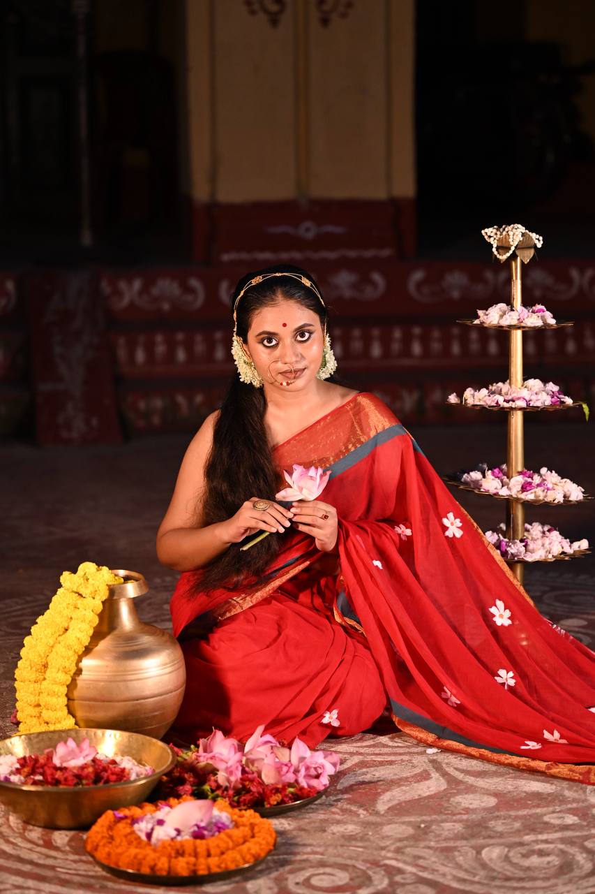 Hand-Painted Red Cotton Saree – Shubho - Image 4