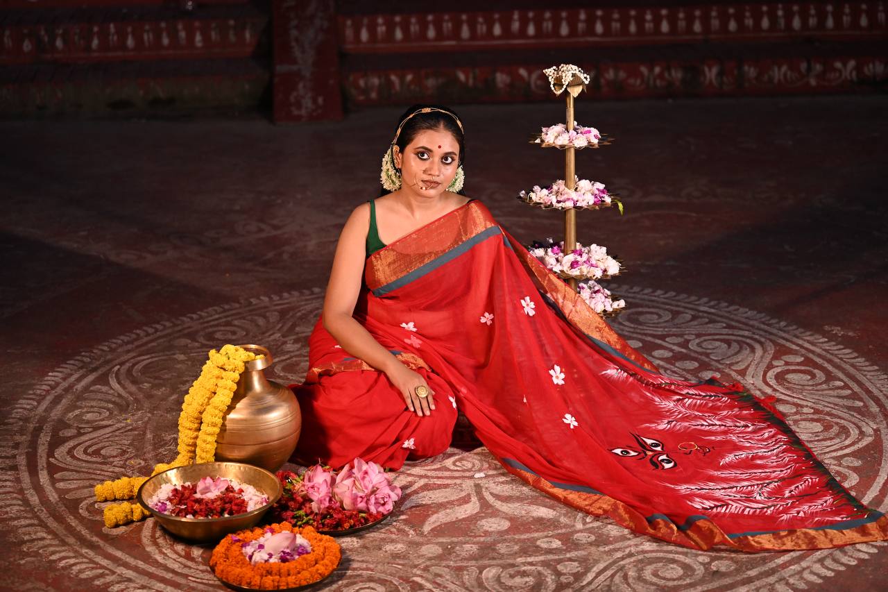 Hand-Painted Red Cotton Saree – Shubho - Image 2