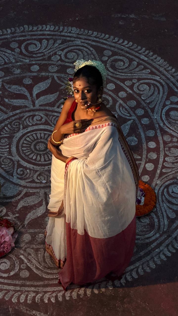 Dhonekhali Saree – Maroon Paar, Shada Mon - Image 3