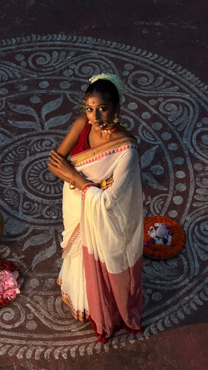 Dhonekhali Saree – Maroon Paar, Shada Mon - Image 2