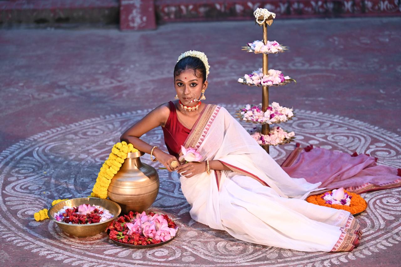 Dhonekhali Saree – Maroon Paar, Shada Mon - Image 6