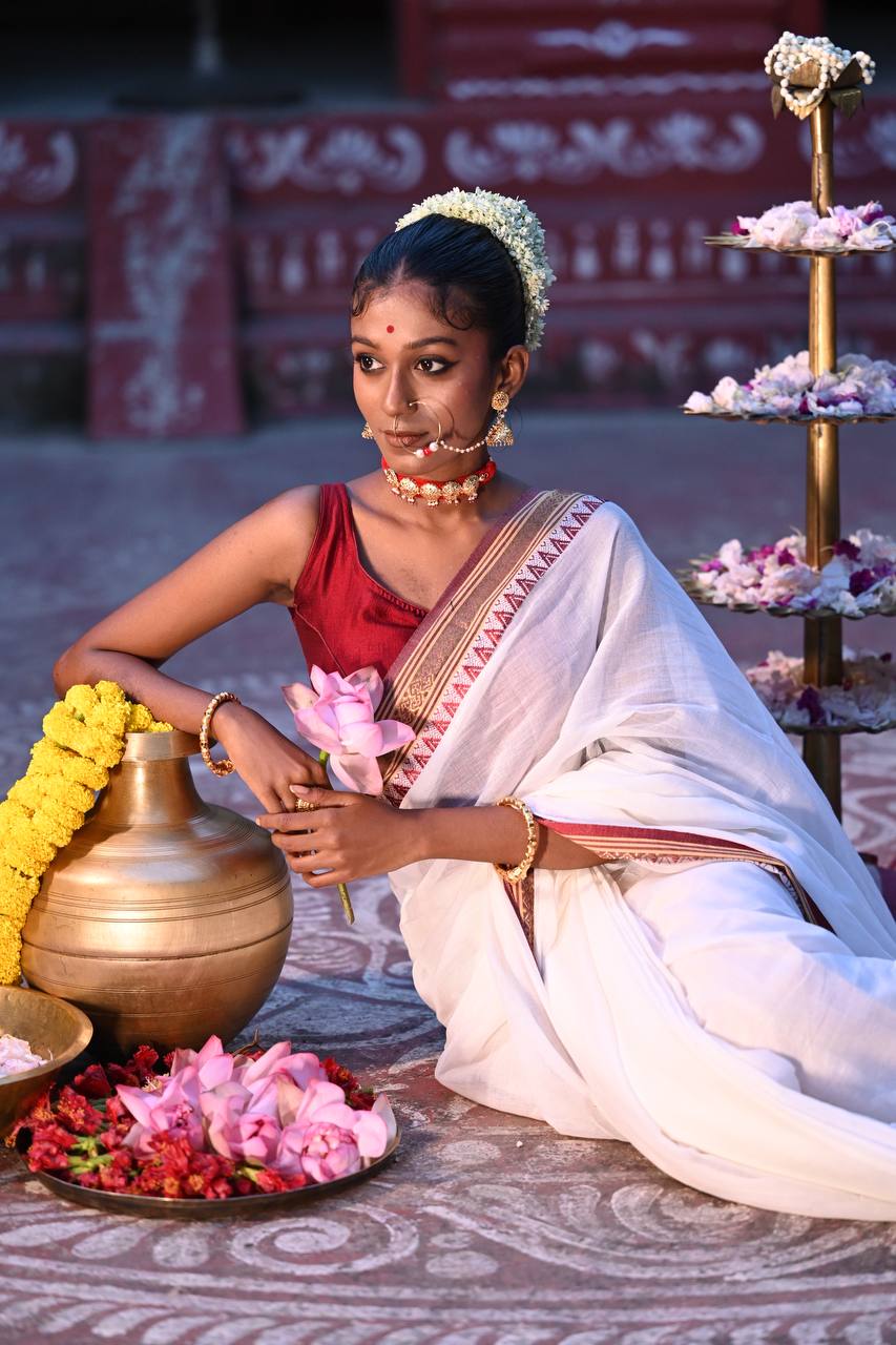 Dhonekhali Saree – Maroon Paar, Shada Mon